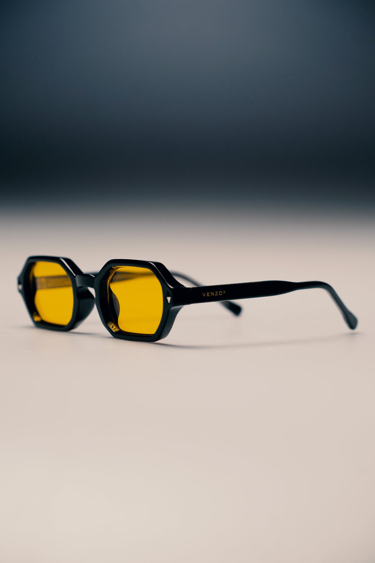Noir Yellow